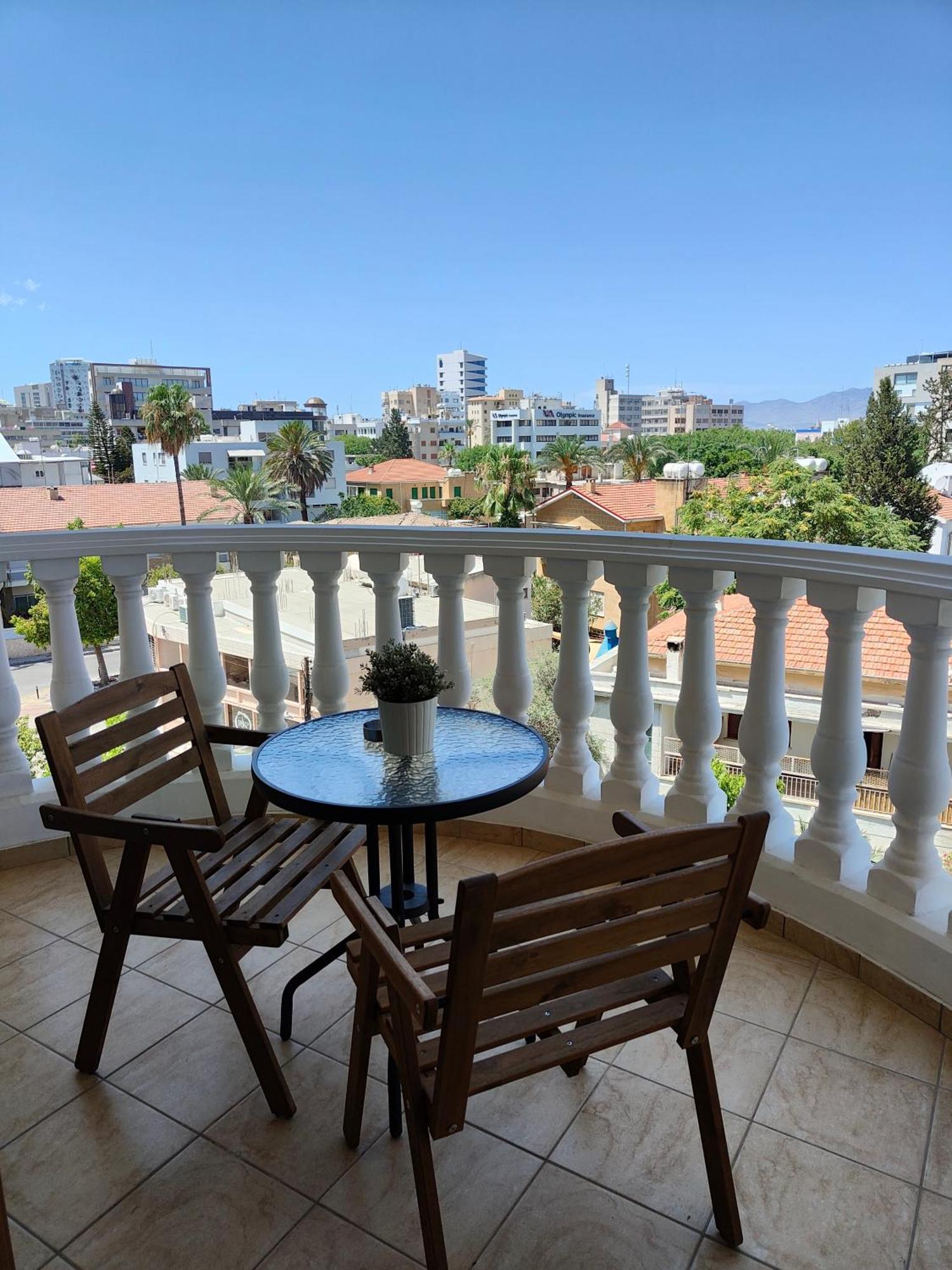 Ευ Ζην Central / Ev Zen Central Nikosia Bagian luar foto